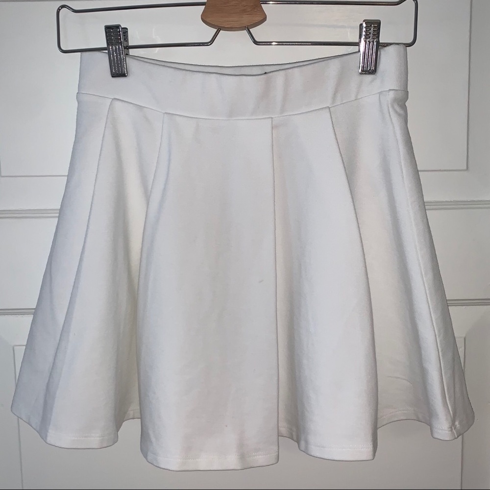 Forever 21 Pleated Stretchy Mini Skirt NWT - M
